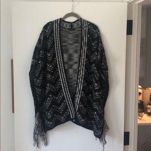 Knit poncho, Black/white chevron print.